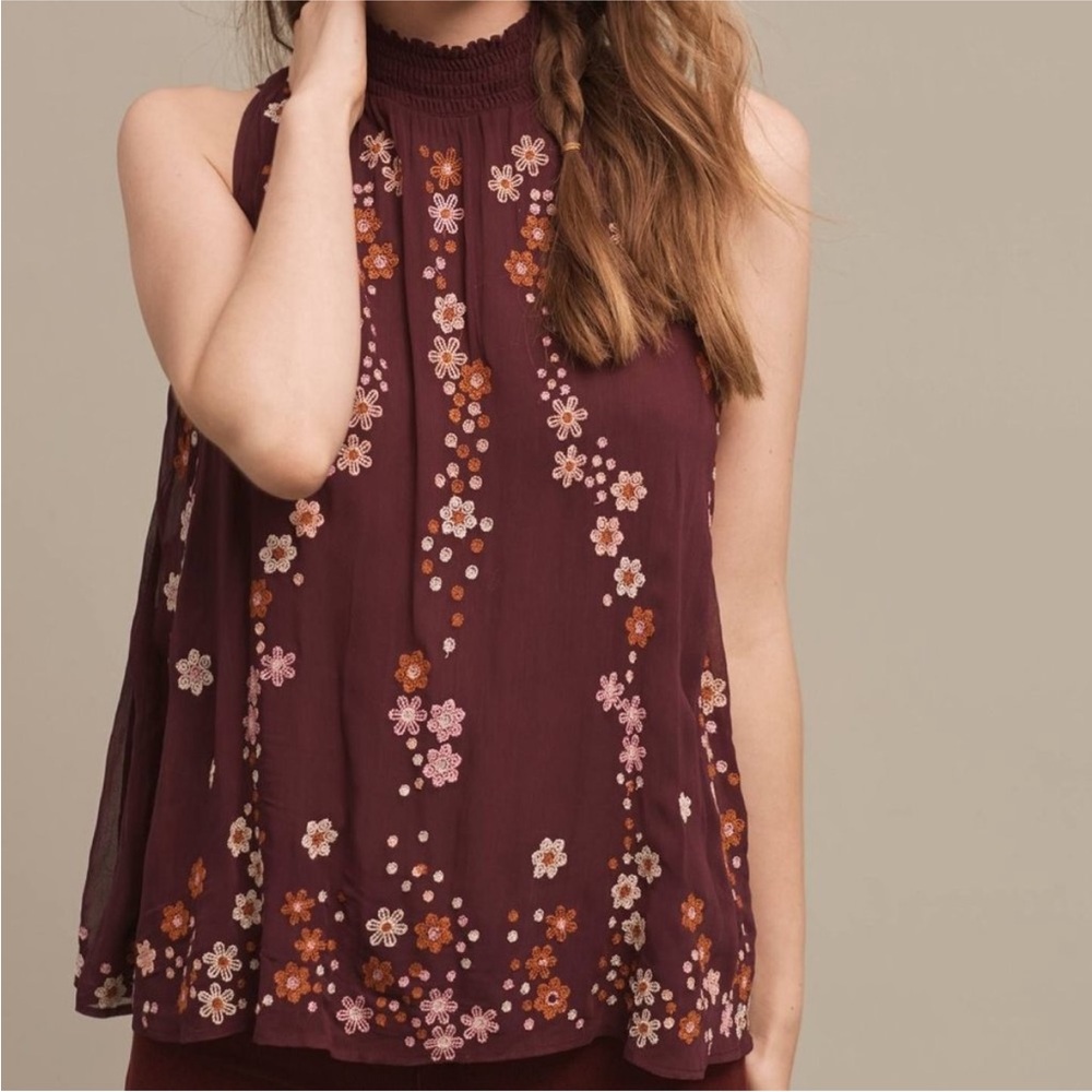 Size XS
Sleeveless 
Elastic neck with three button closure in back
A line